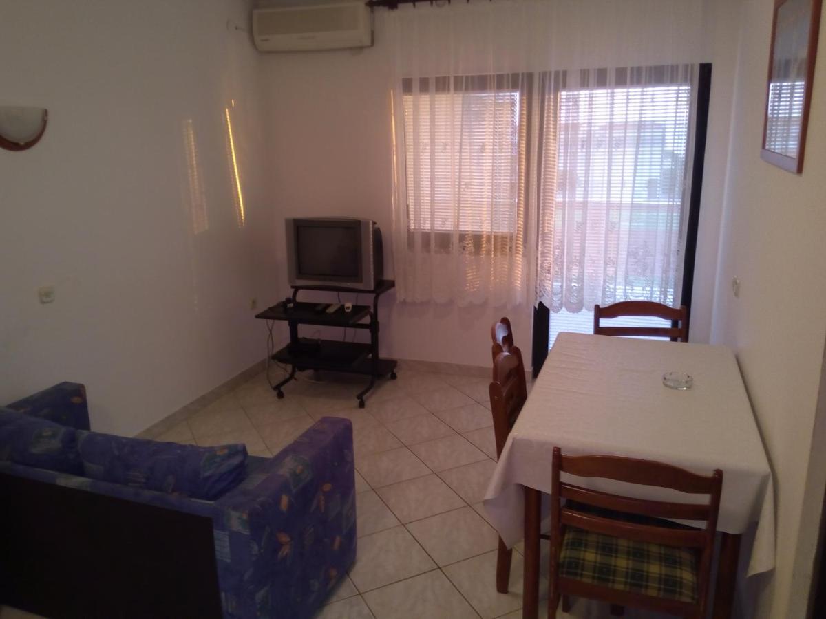 Maslina Apartment Vir Luaran gambar